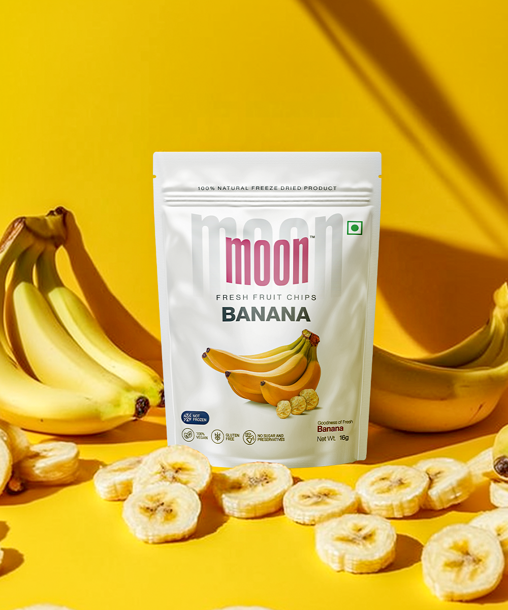 Fresh Fruit Chips in Banana flavor, displayed against a with fresh bananas and banana slices, highlighting the product's natural and vibrant appeal.