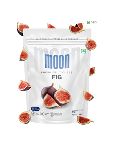 Freeze-Dried Fig Cubes, 16g pack, surrounded by fresh fig slices, a nutritious and natural snack.